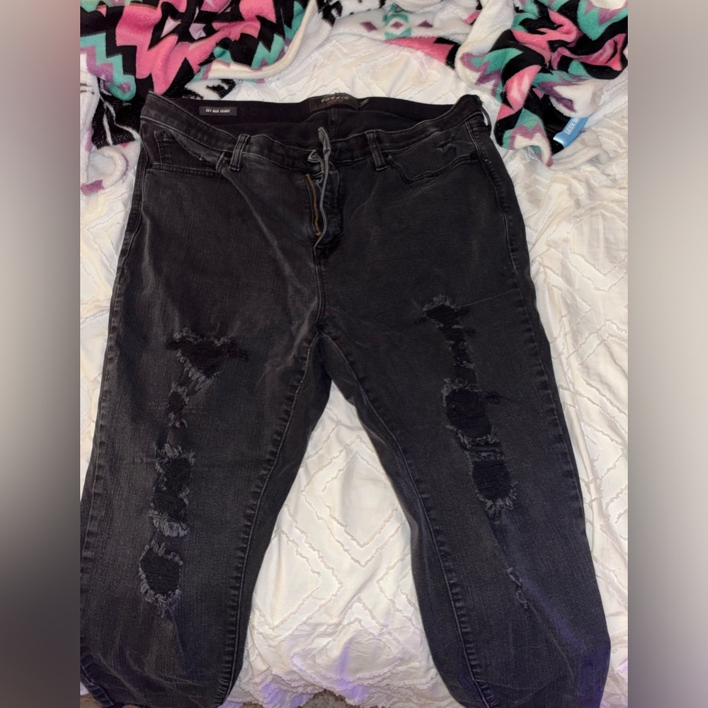 TORRID RIPPED JEANS - Picture 2 of 2